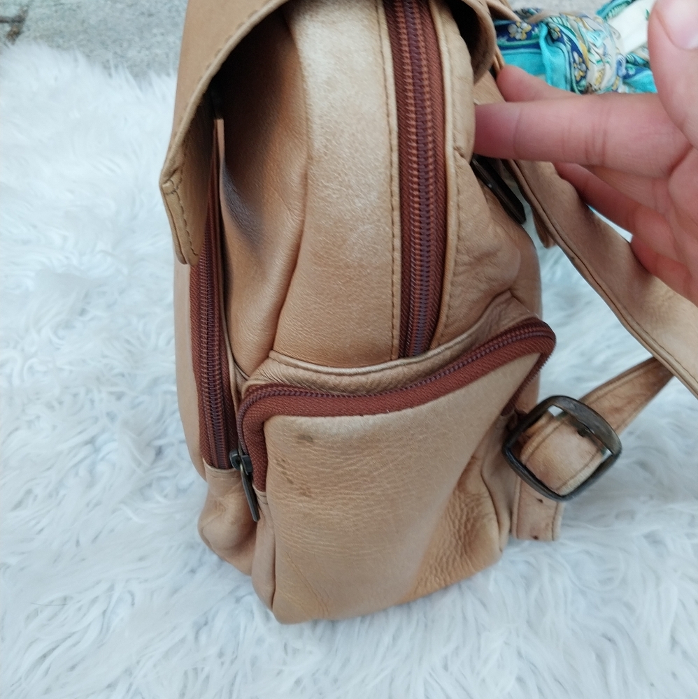 Le Donne Leather Backpack - Picture 4 of 15